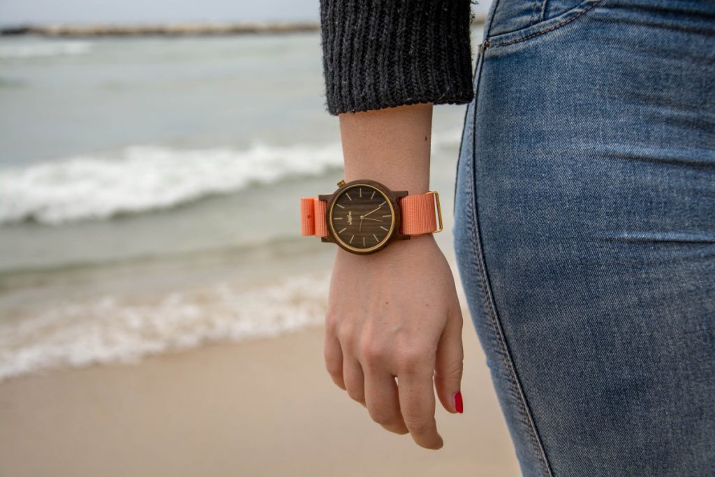 Les montres en bois, la nouvelle mode chez les femmes