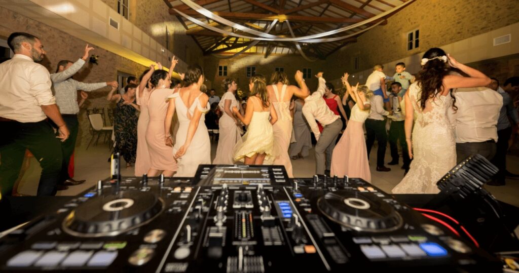 Comment bien choisir un musicien ou un DJ pour son mariage à Marseille ?