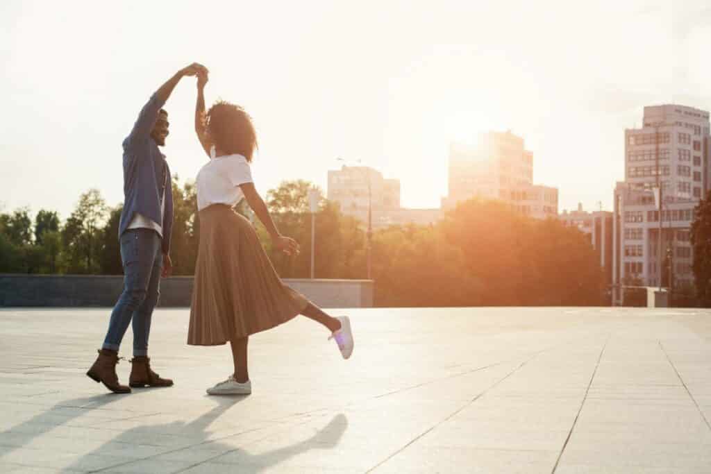 Comment avoir un look urbain en couple ?