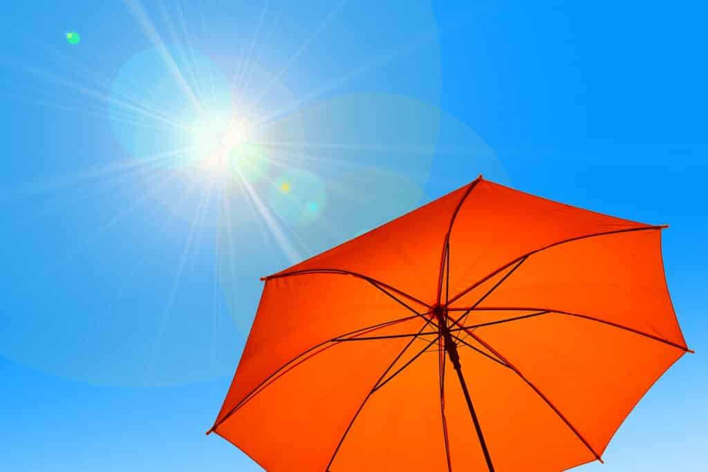 Empêcher un parasol de s’envoler : 4 astuces