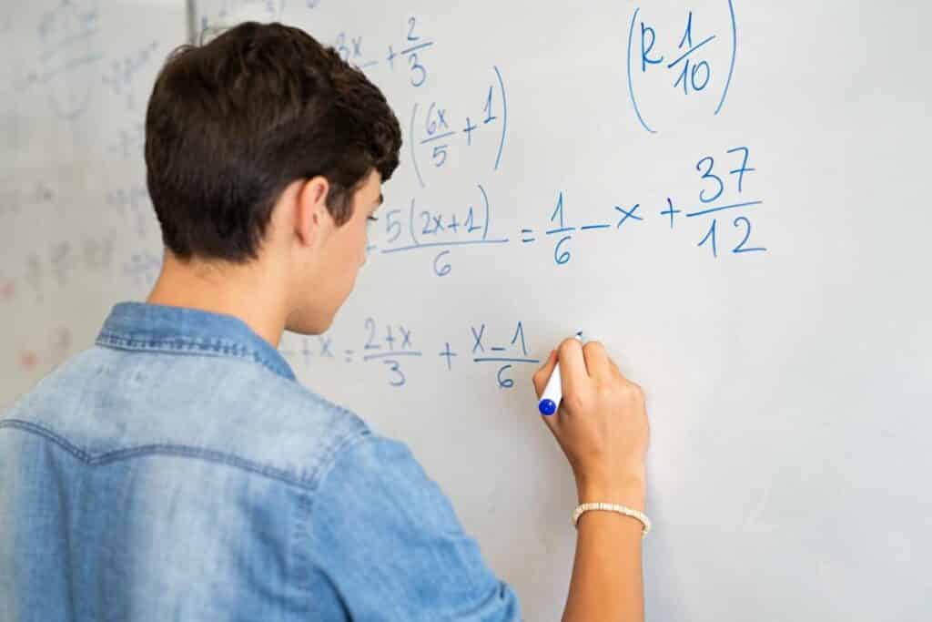 Comment aider votre enfant à faire ses devoirs de mathématiques ?
