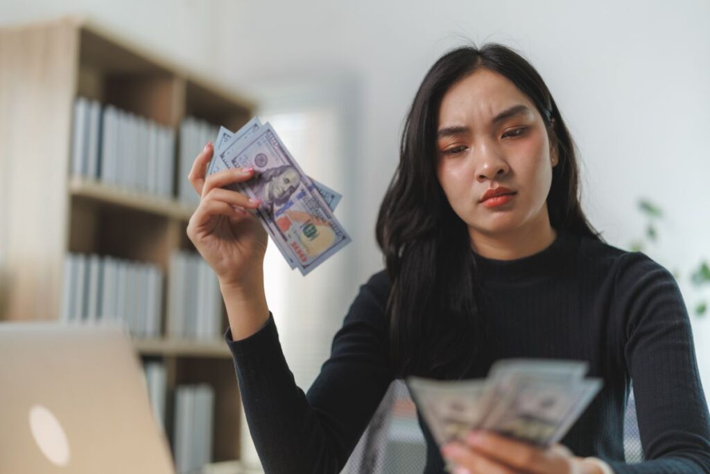 Les femmes et l’épargne : pourquoi elles méritent mieux que les clichés